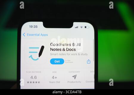 Roosendaal, Niederlande - 9. August 2025: Ein Smartphone mit dem Logo von Goodnotes im App Store. Stockfoto