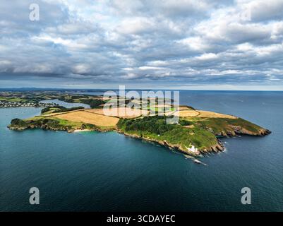 St. Anthony Lighthouse ab Drohne, Roseland Peninsula, Head Circular Walk, Cornwall, Großbritannien Stockfoto