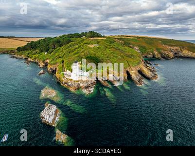 St. Anthony Lighthouse ab Drohne, Roseland Peninsula, Head Circular Walk, Cornwall, Großbritannien Stockfoto