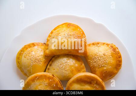 Kleine Pasties, typisch spanische Tapa. Ansicht schließen. Stockfoto