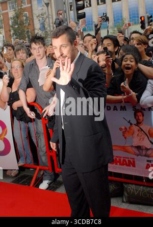 Adam Sandler bei der irischen Premiere von „You Don't Mess with the Zohan“ im Savoy-Kino in Dublin - 30. Juli 2008 Stockfoto