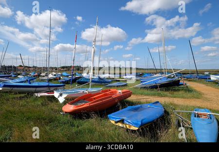 Bunte Jollen, blakeney Harbour, norfolk, england Stockfoto