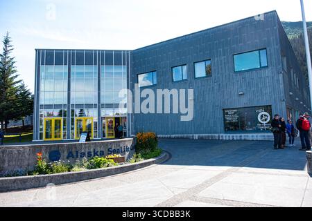Besucher des öffentlichen Aquariums Alaska Sea Life Centre und Alaskas einziger permanenter Rehabilitationseinrichtung für Meeressäuger Seward Alaska USA Stockfoto