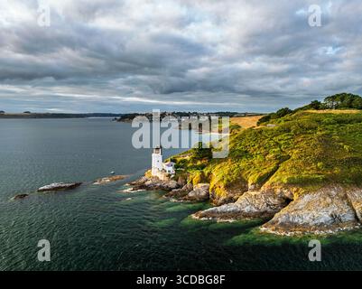 St. Anthony Lighthouse ab Drohne, Roseland Peninsula, Head Circular Walk, Cornwall, Großbritannien Stockfoto