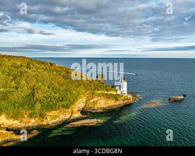 St. Anthony Lighthouse ab Drohne, Roseland Peninsula, Head Circular Walk, Cornwall, Großbritannien Stockfoto