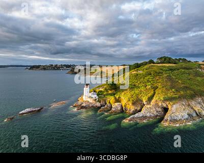 St. Anthony Lighthouse ab Drohne, Roseland Peninsula, Head Circular Walk, Cornwall, Großbritannien Stockfoto