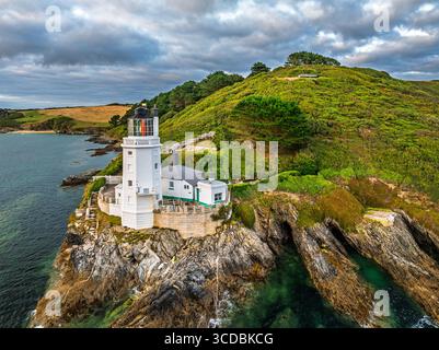 St. Anthony Lighthouse ab Drohne, Roseland Peninsula, Head Circular Walk, Cornwall, Großbritannien Stockfoto