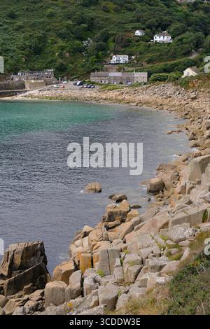 AUGUST 2025 - Cornwall, England, Vereinigtes Königreich - das malerische Dorf am Meer und der Hafen von Lamorna an der Südspitze von Cornwall Stockfoto