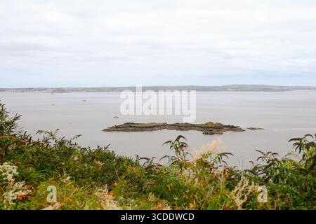 AUGUST 2025 - Cornwall, England, Vereinigtes Königreich - das malerische Dorf am Meer und der Hafen von Lamorna an der Südspitze von Cornwall Stockfoto