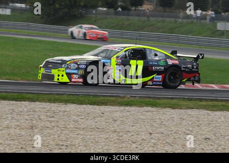 Magione, Italien - 20. September 2014: NASCAR Whelen Euro Series im Rennen auf dem Autodromo dell'Umbria in Magione. Stockfoto
