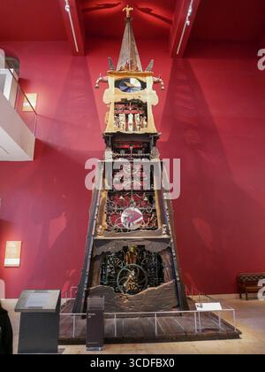 Die kinetische Skulptur des Millennium Clock Tower im National Museum of Scotland in Edinburgh, Großbritannien Stockfoto