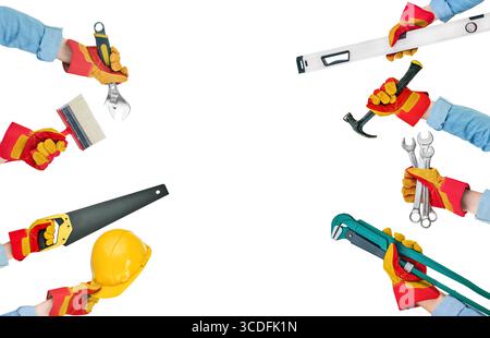 Handsatz männliche Arbeiter halten verschiedene Werkzeuge Hammer, Schraubendreher, Zange isoliert auf weiß mit Hintergrund mit Schneidepfad. Arbeit Stockfoto
