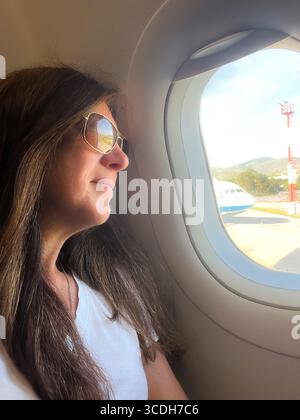 Ein Bild, das den Geist von Fernweh und Abenteuer einfängt, perfekt für Reiseblogs, Tourismusangebote und Urlaubsmarketing. Stockfoto