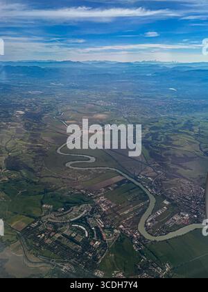 Blick aus einem Flugzeug auf die Region Latium, in der Nähe von Rom, Italien. Perfekt für Reiseaktionen und Naturinhalte. Copy sapace. Drohnenaufnahme. Antenne Stockfoto