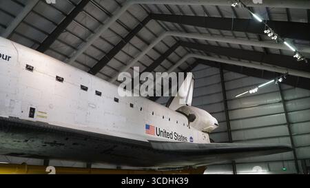 Maßstabsgetreue Modelle des NASA Space Shuttle Endeavour, einschließlich einer vollständigen Stapelkonfiguration und eines Cutaway Innenmodells Stockfoto