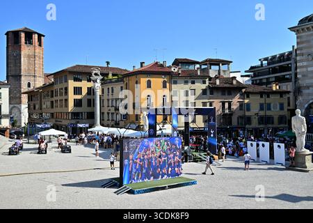 Udine, Italien. August 2025. Udine, Italien, 13. August 2025, City Udine vor dem UEFA-Supercup-Spiel zwischen Paris Saint-Germain (Frankreich) und Tottenham Hotspur (England) im Stadion Friaul, Udine, Italien. (Foto: Igor Kupljenik/Sports Press Photo) Credit: SPP Sport Press Photo. /Alamy Live News Stockfoto