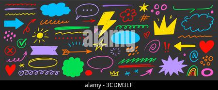 Handgezeichneter Kreidesatz. Pfeil mit Buntstift, Sprechblase, Bleistift-Hervorhebung und strukturiertes Pinselsymbol mit Zeichentrickherz, handgezeichnetem Markierelement. Skizze des Schwarzen Bretts. Vektorabbildung Stock Vektor
