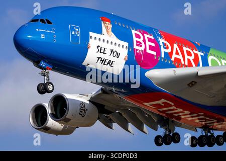 Emirates Airbus A380-861 mit spezieller Dubai Expo 2020 Lackierung auf dem Anflug zum Flughafen Barcelona-El Prat, Spanien. Stockfoto