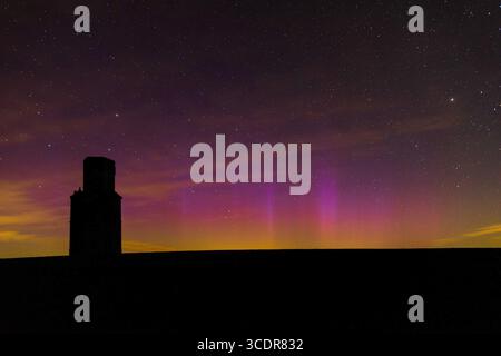 Seltene mehrfarbige aurora Borealis am Sternenhimmel in Dorset Stockfoto