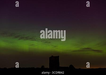 Seltene mehrfarbige aurora Borealis am Sternenhimmel in Dorset Stockfoto