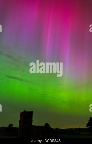 Seltene mehrfarbige aurora Borealis am Sternenhimmel in Dorset Stockfoto
