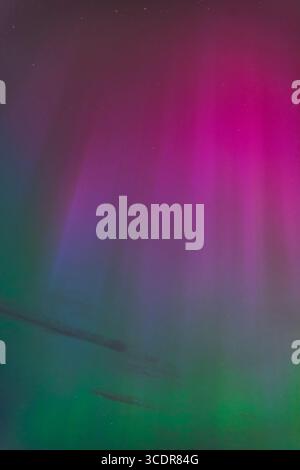 Seltene mehrfarbige aurora Borealis am Sternenhimmel in Dorset Stockfoto