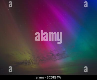 Seltene mehrfarbige aurora Borealis am Sternenhimmel in Dorset Stockfoto