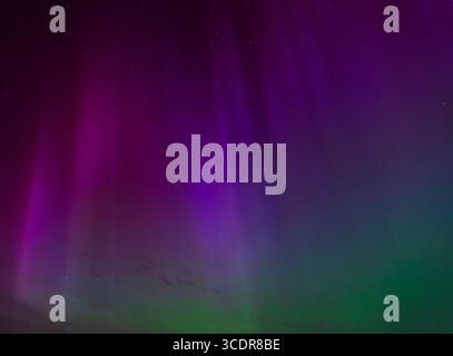 Seltene mehrfarbige aurora Borealis am Sternenhimmel in Dorset Stockfoto