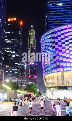SHENZHEN, CHINA - 13. AUGUST 2025 - Ping an International Finance Centre, das mit 599,1 Metern zweithöchste in China, Stadt Shenzhen, Provinz Guangdong, China am 13. August 2025. Stockfoto
