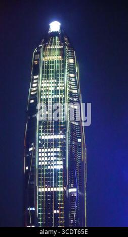 SHENZHEN, CHINA - 13. AUGUST 2025 - Ping an International Finance Centre, das mit 599,1 Metern zweithöchste in China, Stadt Shenzhen, Provinz Guangdong, China am 13. August 2025. Stockfoto