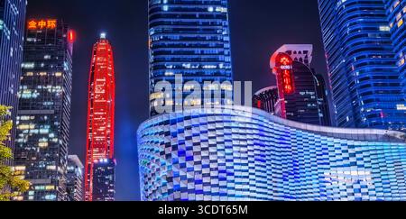 SHENZHEN, CHINA - 13. AUGUST 2025 - Ping an International Finance Centre, das mit 599,1 Metern zweithöchste in China, Stadt Shenzhen, Provinz Guangdong, China am 13. August 2025. Stockfoto