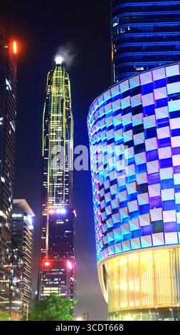 SHENZHEN, CHINA - 13. AUGUST 2025 - Ping an International Finance Centre, das mit 599,1 Metern zweithöchste in China, Stadt Shenzhen, Provinz Guangdong, China am 13. August 2025. Stockfoto
