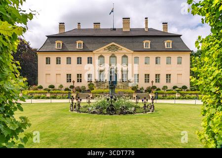 Der Branitzer Park mit dem Schloss Branitz, 1846 von Fürst Hermann von Pückler-Muskau angelegter Landschaftspark in Branitz, Cottbus, Landkreis Spree- Stockfoto