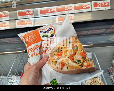 Marktkauf - Einkauf zu Zeiten von Inflation. Marktkauf - Einkauf in einem Supermarkt oder Discounter *** Marktkauf Einkaufen in Zeiten der Inflation Marktkauf Einkaufen in einem Supermarkt oder Discounter Stockfoto