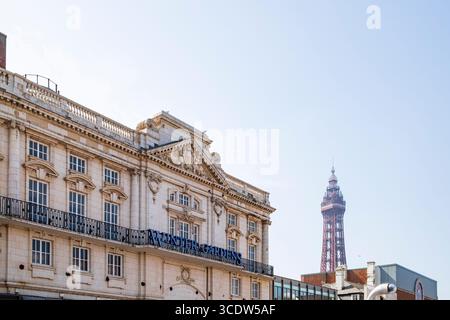 Winter Gardens und Blackpool Tower, Blackpool, Lancashire, Großbritannien Stockfoto