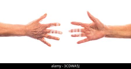 Handhelfer, Altenpflege. Die Hand hilft der älteren Hand. Zwei Hände, die einander greifen, Rettung, Freundschaft, Führung, Hilfe, Hilfe Stockfoto