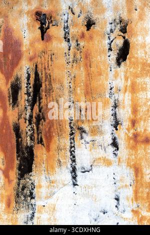 Abstraktes Nahaufnahme-Vollformatfoto von rostigem und gebeiztem Wellblech Stockfoto