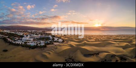 Sonnenuntergang Panorama über die Sanddünen von Maspalomas, Gran Canary, Spanien. Stockfoto