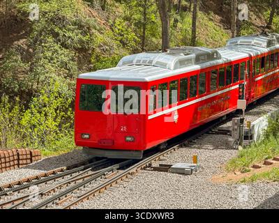 Manitou Springs, Colorado, USA – 21. Mai 2025: Zug auf der Manitou and Pike's Peak Cog Railway Stockfoto
