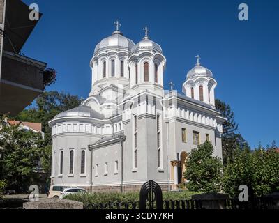Brasov, Rumänien – 9. August 2025: Verkündigungskirche (Buna vestire) in Brasov, Rumänien. Stockfoto