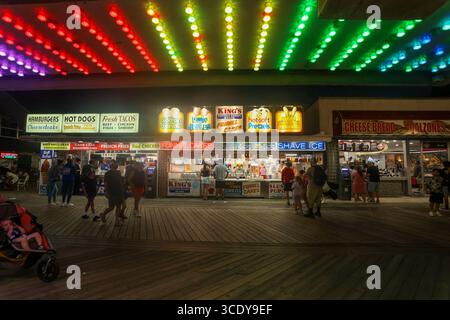 Ocean City, USA. Juli 2025. August 2025. Ocean City, Maryland, USA. Ocean City, Maryland, ist der größte Badeort an der Ostküste. Bilder zu Ehren der OCMD, die ihr 150-jähriges Bestehen feiert. Die Feierlichkeiten dauern bis in den Herbst und Winter an. (Foto: Robyn Stevens Brody/SIPA USA) Credit: SIPA USA/Alamy Live News Stockfoto