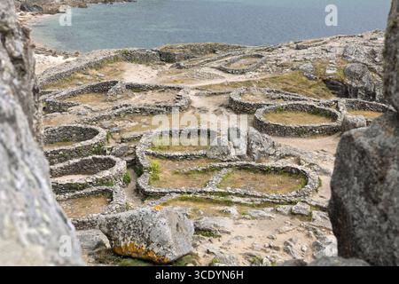 Eisenzeitliche befestigte Siedlung Praia Castro de Barona, A Coruna, La Coruna, Spanien Stockfoto