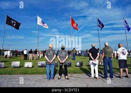 EMPORIA KANSAS, USA - 14. AUGUST 2025 Eine große Beteiligung von mehr als 500 Menschen kam zur Eröffnung der Mauer, die Vietnam Veterans Memorial heilt, als Teil der lange verzögerten Òthank youÓ für den Dienst im Südostasienkonflikt. Stockfoto