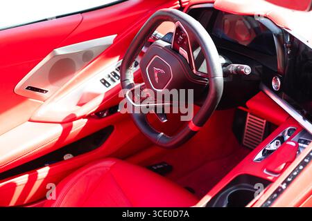 Miami, Florida, USA - 25. Januar 2025: Chevrolet Corvette C8 Sportwagen Cabrio. Luxuriöses weißes Cabriolet Corvette C8. Auto von Chevrolet Stockfoto