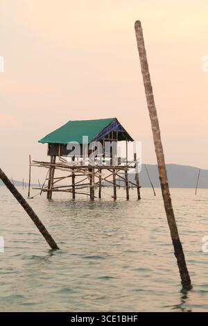 vietnamesische Fischerhütten in der andamanensee vor der Insel phu quoc Stockfoto