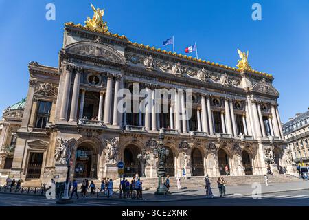 Opernhaus von Paris (Palais Garnier), Vorderfassade - Paris, Frankreich Stockfoto