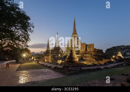 Wat Phra Si Sanphet in der Abenddämmerung, Ayutthaya, Thailand Stockfoto