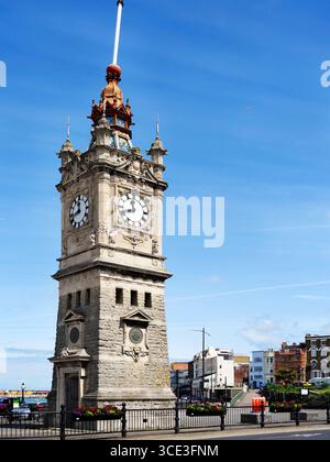 Der Uhrenturm wurde zum Gedenken an das goldene Jubiläum der Königin Victorias auf der Marine Terrace in Margate Kent England gebaut Stockfoto