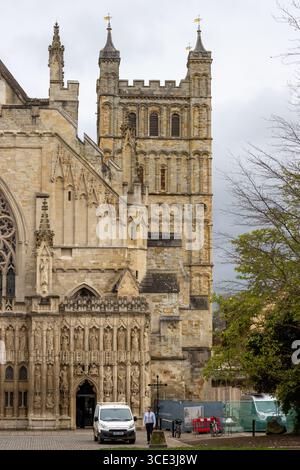 EXETER, DEVON, Großbritannien - 11. APRIL 2024 Exeter Cathedral Tower Stockfoto