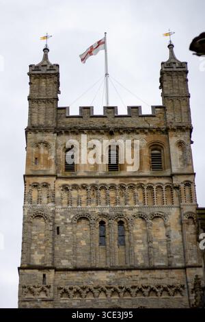 EXETER, DEVON, Großbritannien - 11. APRIL 2024 Exeter Cathedral Tower Stockfoto
